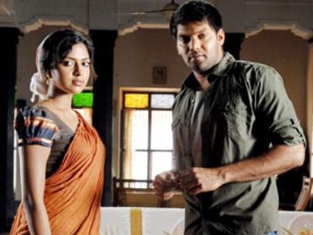 துபாய் போகும் ஆர்யா - அமலா பால்!