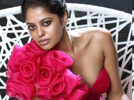 அந்தக் கண்ணு மாதிரியா இந்தக் கண்ணு இருக்கு?