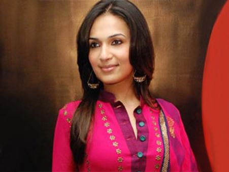 பெங்களூரில் ராணா ரகசிய ஷூட்டிங்கா... சௌந்தர்யா மறுப்பு!