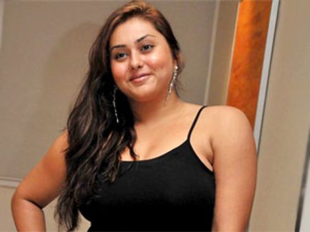 சினிமாவில் நடிப்பதை நிறுத்திவிட்டேனா? - நமீதா விளக்கம்