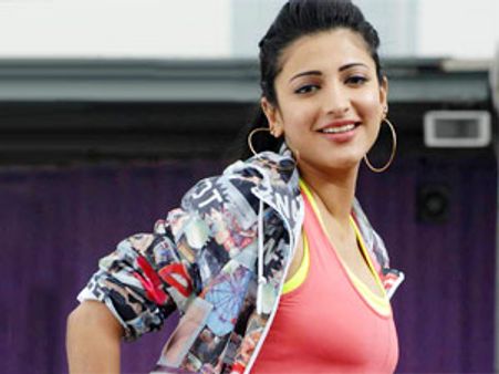 பவன் கல்யாண் படத்திலிருந்து ஸ்ருதி ஹாசன் நீக்கம்-இலியானா சேர்ப்பு