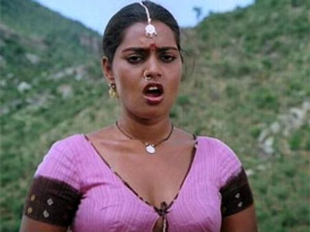 மண்ணுலகை விட்டு மறைந்தும் ரசிகர்கள் நெஞ்சில் மறையாமல் வாழும் ‘சில்க்’ ஸ்மிதா