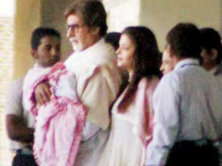 ரூ 5 கோடி பேரம்... பேத்தி படத்தை வெளியிட அமிதாப் மறுப்பு!