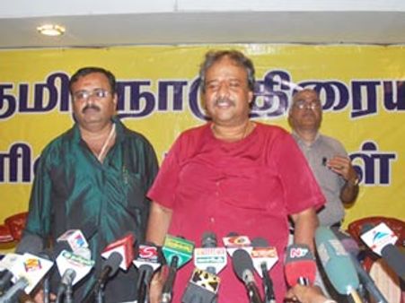 டிசம்பர் 15-ம் தேதி தமிழகம் முழுவதும் சினிமா காட்சிகள் ரத்து - திரையுலகினர் உண்ணாவிரதம்!