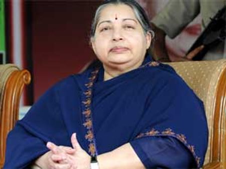 அடுத்த ஆண்டு முதல் சினிமாக்காரர்களின் கோரிக்கைகளை நிறைவேற்றுவாராம் முதல்வர் - சொல்கிறார் அமைச்சர்