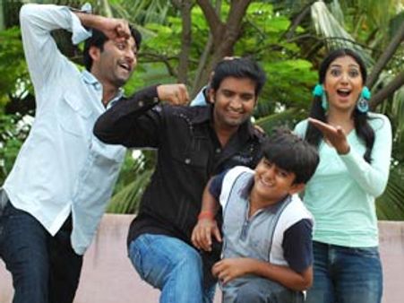 மிதுனா, அனிதா ரெட்டி புது ஹீரோ அரவிந்த் நடிக்கும் 'காதல் பிசாசே'!