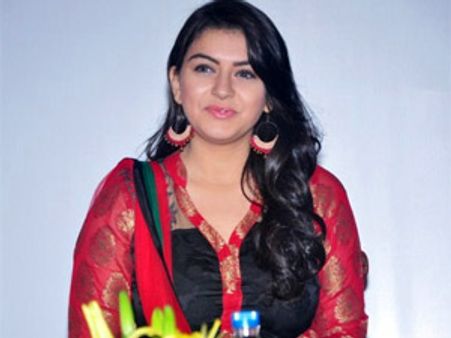 லோனாவாலாவில் 20 குழந்தைகளுடன் புத்தாண்டு கொண்டாடும் ஹன்ஸிகா!