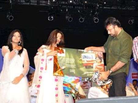 ஆடுகளம், எங்கேயும் எப்போதும் படங்களுக்காக தனுஷ் - அஞ்சலிக்கு விருது!