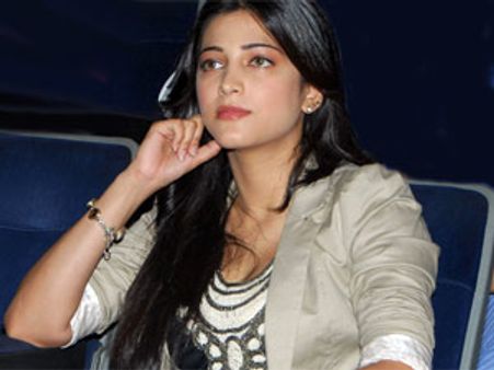 தனுஷுடன் காதலா? - ஸ்ருதி ஹாஸன் விளக்கம்