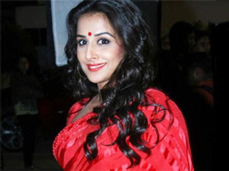 வித்யாபாலனுக்கு ஆயுசு கெட்டி: நியூசிலாந்து நிலநடுக்கத்தில் உயிர் தப்பினார்