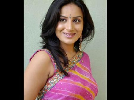 மதச்சார்பற்ற ஜனதாதளத்தில் இணைகிறார் கன்னட நடிகை பூஜா காந்தி?