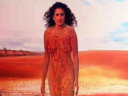 எதிர்ப்பைக் கிளப்பிய ரிஷிகாவின் நிர்வாணம்!