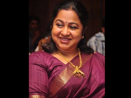 அஜீத் மகள் மனதைக் கவரும் அழகி: ராதிகா சரத்குமார்