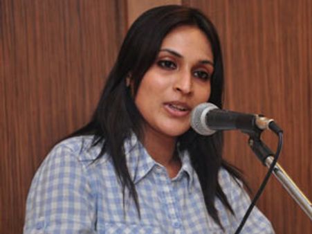 ரஜினியை வைத்து விளம்பரம் தேடுகிறோமா? - ஐஸ்வர்யா மறுப்பு