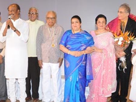 இனி என் பெயரில் விருது வழங்க வேண்டாம்! - ரஜினி திடீர் அறிவிப்பு