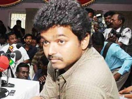 ரஜினி படத்துக்கு 'ஈக்குவலா'...!! - மறுபடியும் ஆரம்பித்தார் 'டாக்டர்' விஜய்!