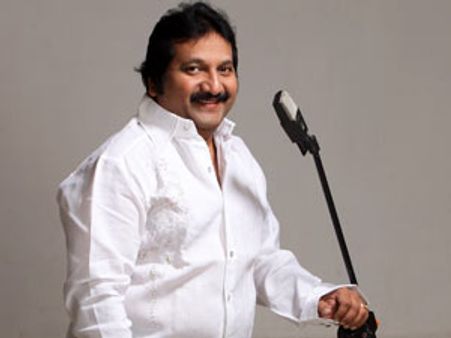 வெள்ளிவிழா கொண்டாடும் பாடகர் மனோ!