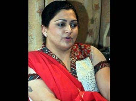 தமிழ்நாட்டுக் குழந்தைகளுக்குத் தமிழ் மொழி தெரியவில்லை... குஷ்பு விசனம்!