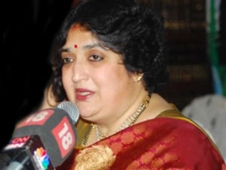 அரசியலுக்கு வருமாறு ரஜினியை நான் கட்டாயப்படுத்த மாட்டேன்! - லதா ரஜினி