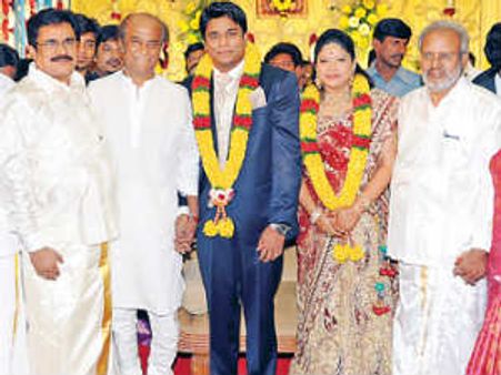 திருநாவுக்கரசர் மகன் திருமண வரவேற்பு.. ஆளுநர் ரோசய்யா, ரஜினி நேரில் வாழ்த்து!