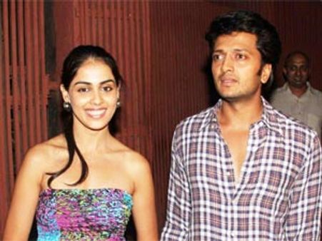 களைகட்டிய ஜெனிலியா-ரித்தேஷ் திருமண விழா... இன்று நிச்சயதார்த்தம் - நாளை திருமணம்!