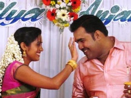 தீவிர ரசிகரான தொழிலதிபருடன் அனன்யா நிச்சயதார்த்தம் - கேரளாவில் நடந்தது!