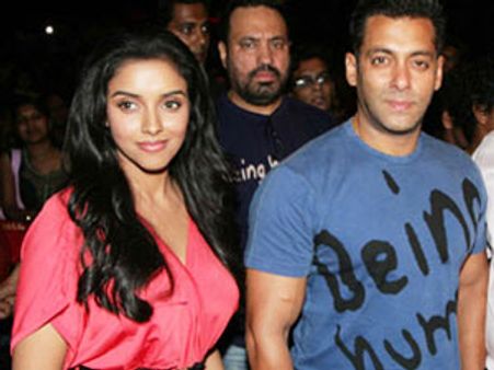 என்னைவிட பெரியவர் சல்மான்... அவருடன் திருமணம் இல்லை!-அசின்