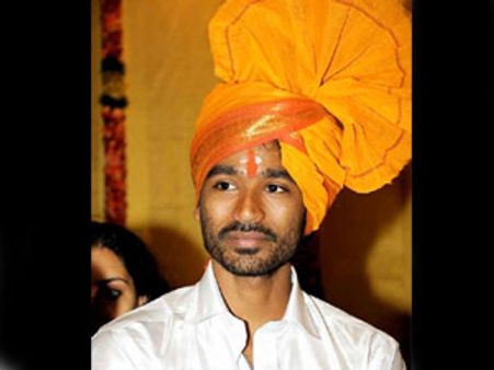 'ஹி...ஹி...ஹி'..: ஐஐஎம் அகமதாபாத்தில் 'கொலவெறி' லெக்சர் கொடுத்த தனுஷ்!