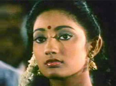 நீதிமன்றத்தில் நடிகை கனகா ஆஜர்!