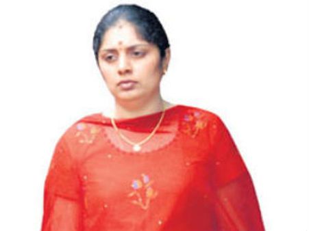 உறவினரை தற்கொலைக்குத் தூண்டிய வழக்கில் கிரகலட்சுமியை விடுவிக்க முடியாது - நீதிமன்றம்