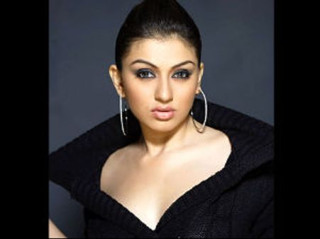 ஹன்ஸிகாவை சுற்றி வளைத்து கோவை ரசிகர்கள் 'கசமுசா'!