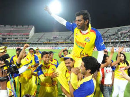 நடிகைகளுக்கான சிசிஎல் வச்சா நான் அவங்க டீம்ல சேர்ந்திடுவேன் - விஷால் 'கலகல'!