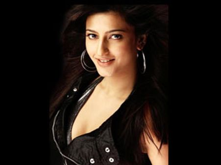 ஆரோக்கியத்திற்காக மூக்கில் பிளாஸ்டிக் சர்ஜரி செய்த ஸ்ருதி ஹாசன்