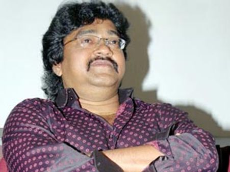 பிரபல சினிமா இயக்குநர்கள் கிச்சா, பிரசாத் கைது!