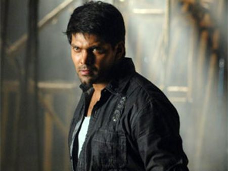 செல்வராகவனுக்காக 6 பேக்ஸ் வைக்கும் ஆர்யா