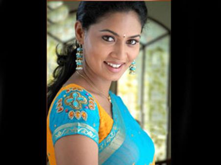 தமிழ் இயக்குனர்களை தவிக்கவிடும் பூஜா