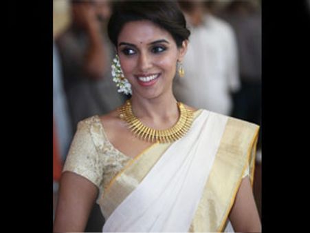 என்னைப் பத்தி எழுதும்போது... - இது அசின் வேண்டுகோள்