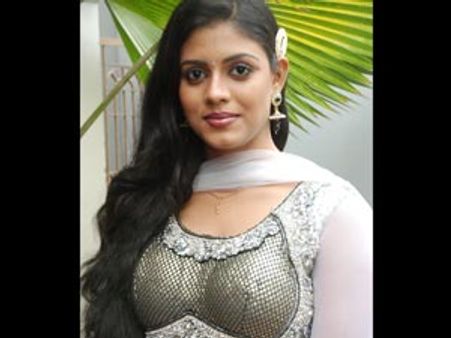 ஒரே மாதிரி வேணாம்.. போரடிச்சிடும்!- இனியா