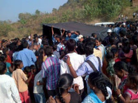 தமிழ் சினிமாவே ஸ்தம்பித்து நிற்கும்போது விஜய் படப்பிடிப்பு மட்டும் எப்படி நடக்கிறது? - கேயார்