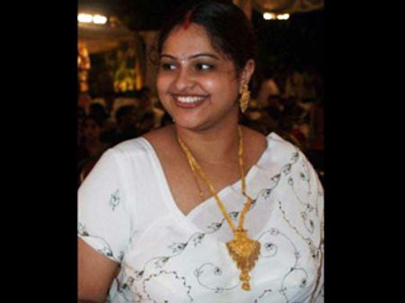 '30 வயசுதான்... குண்டாயிட்டேன்.. அக்கா, அண்ணி, ஆன்ட்டி ரோல்கள் ஓகே'! - அடுத்த ரவுண்டில் மந்த்ரா