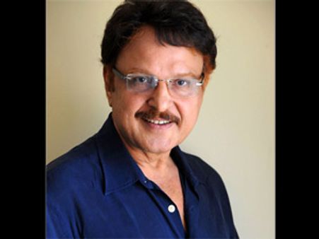 விவாகரத்து வழக்கு: நடிகர் சரத்பாபு, மனைவி குடும்பநல நீதிமன்றத்தில் ஆஜர்