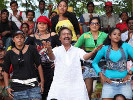 'சேவாக்கு, டென்டுல்கரு, மகேந்திர டோனி... கபடி ஆடுதப்பா மல்லிகப் பூ மேனி'