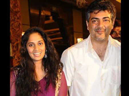 திருமலையில் சாமி தரிசனம் செய்த நடிகர் அஜீத்!