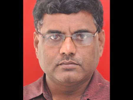 'கள்‌ளதுப்‌பா‌க்‌கி’‌ படத்‌தி‌ல்‌ பெ‌ண்‌ குரலி‌ல்‌ பா‌டி‌ய பா‌டகர்! - கமல்‌ பா‌ரா‌ட்‌டு!