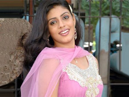 'என்னது பாரதிராஜா படத்துல நான் இல்லியா?' - இனியா ஷாக்