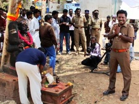 போலீஸ் பாதுகாப்புடன் இன்று படப்பிடிப்பு நடத்திய தயாரிப்பாளர்கள்!