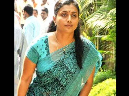 இளம் அம்மா, ஆன்ட்டி ரோலா... ரோஜா ரெடி!