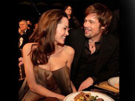 பிராட் பிட், ஜூலி நிச்சயதார்த்தம் முடிந்தது- நிச்சயதார்த்த மோதிரம் ரூ.1.28 கோடி