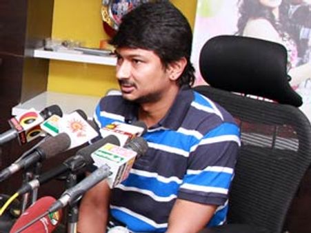 எங்கப்பா மீதுள்ள காழ்ப்புணர்ச்சியை என் படம் மீது காட்டுகிறது ஜெ அரசு!- உதயநிதி