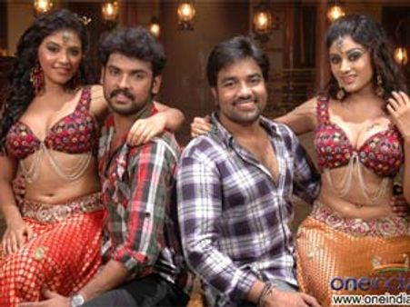 ஐட்டம் நடிகைகளுக்கே ஷாக் கொடுத்த அஞ்சலி- ஓவியாவின் கிளுகிளு கவர்ச்சி!